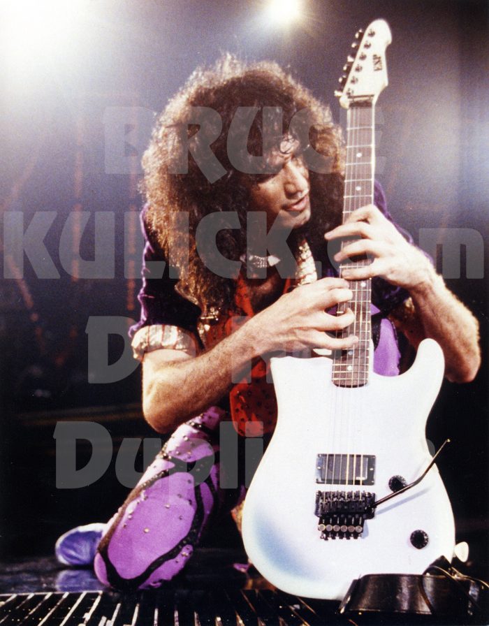PRE-ORDER! Bruce Kulick Autographed 8x10 Photo (Various to Choose From)