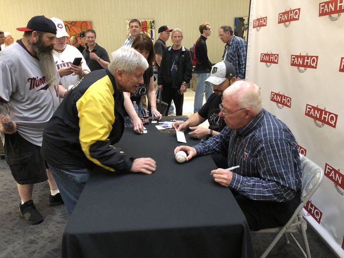 Tom Kelly Autographed Minnesota Twins 8x10 Photo Gray Jersey – Fan HQ